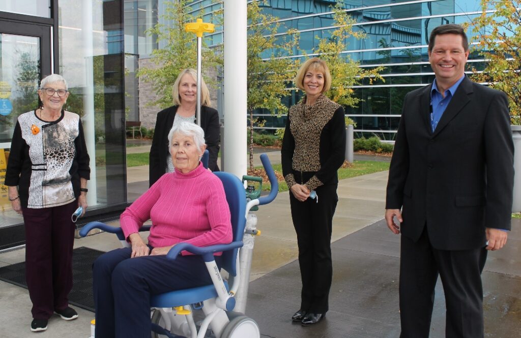 THE RETIRED WOMEN TEACHERS OF ONTARIO’S DONATION AIDS IN PURCHASING A STATE-OF-THE ART TRANSPORT CHAIR FOR BROCKVILLE GENERAL HOSPITAL